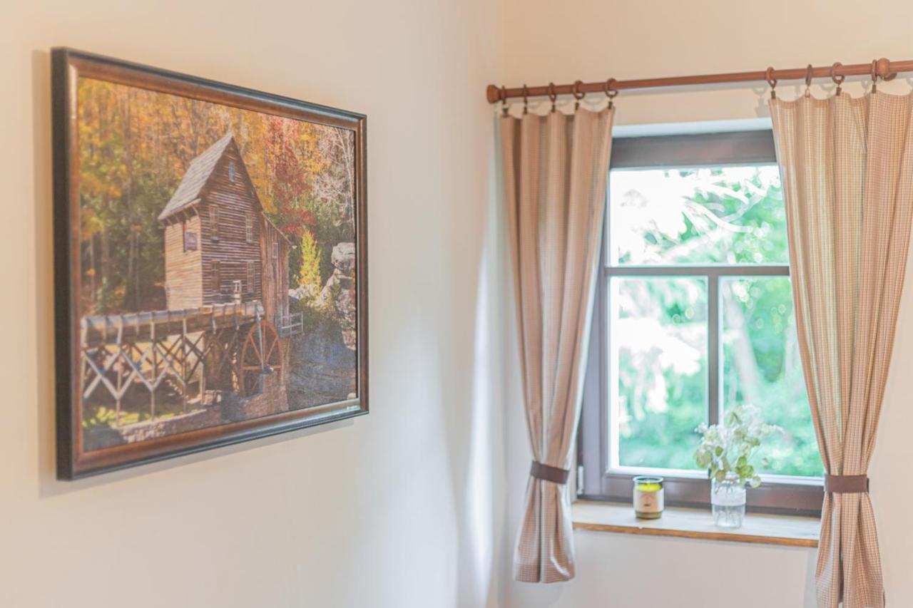 Buskovsky Mlyn 1580 Otel Dolní Bousov Dış mekan fotoğraf