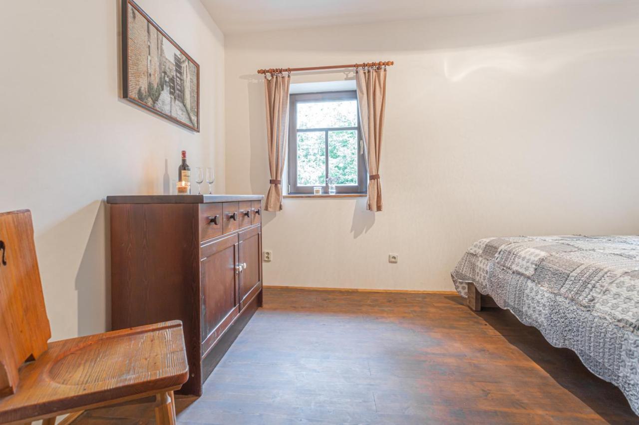 Buskovsky Mlyn 1580 Otel Dolní Bousov Dış mekan fotoğraf
