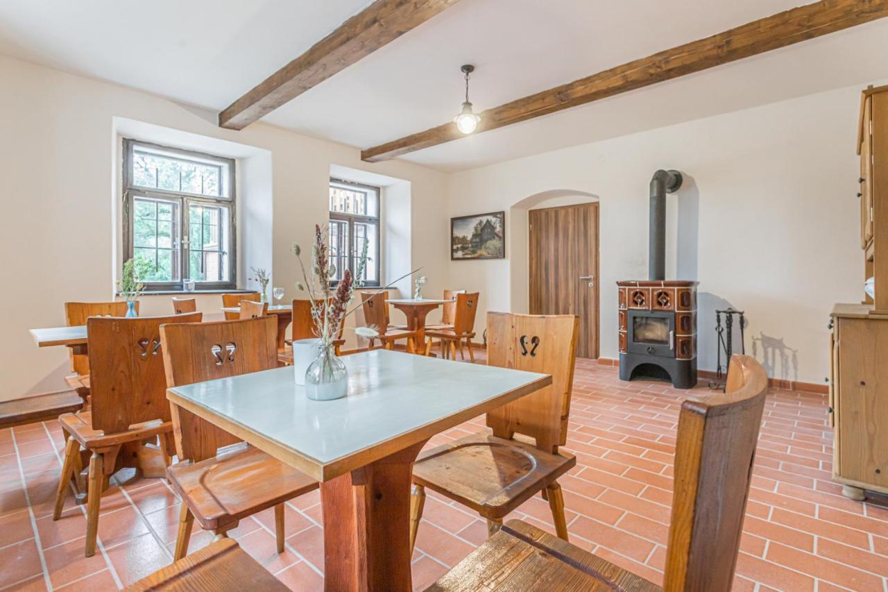Buskovsky Mlyn 1580 Otel Dolní Bousov Dış mekan fotoğraf